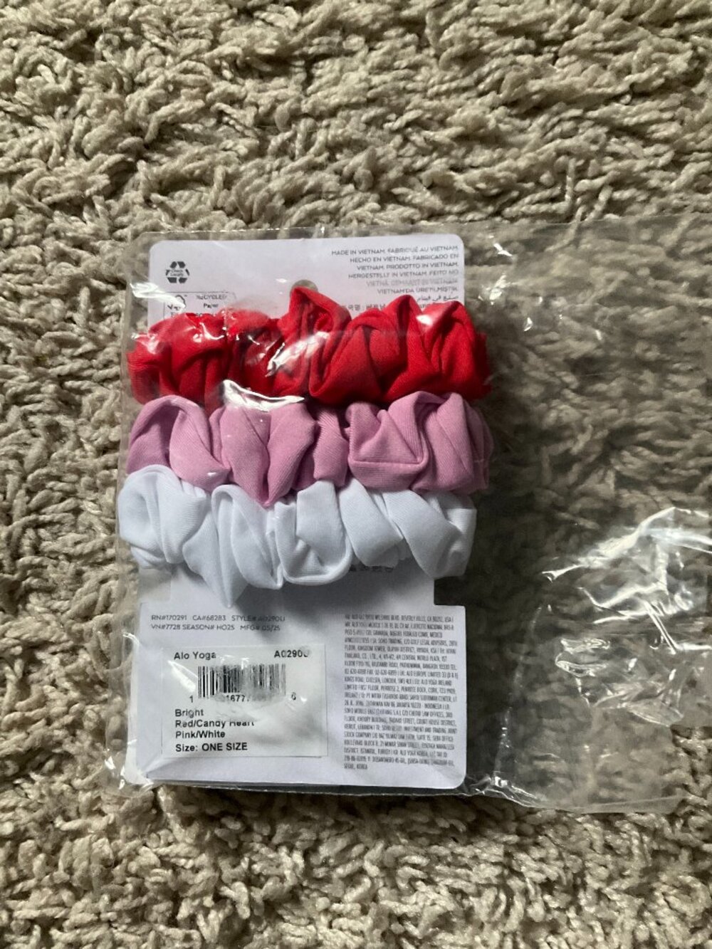 Alo Yoga Fresh Mini Scrunchie 3-Pack. Bright Red/Candy Heart Pink/White.